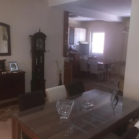 Alo Alo Apartmens * Skopje
