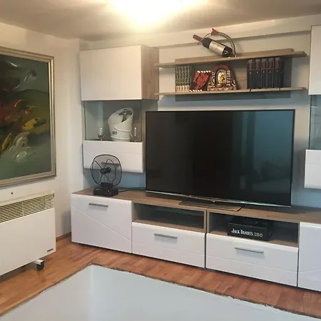 Alo Alo Apartmens * Skopje