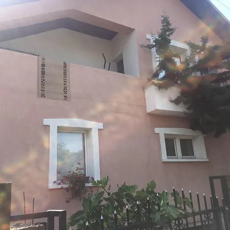 Alo Alo Apartmens * Skopje